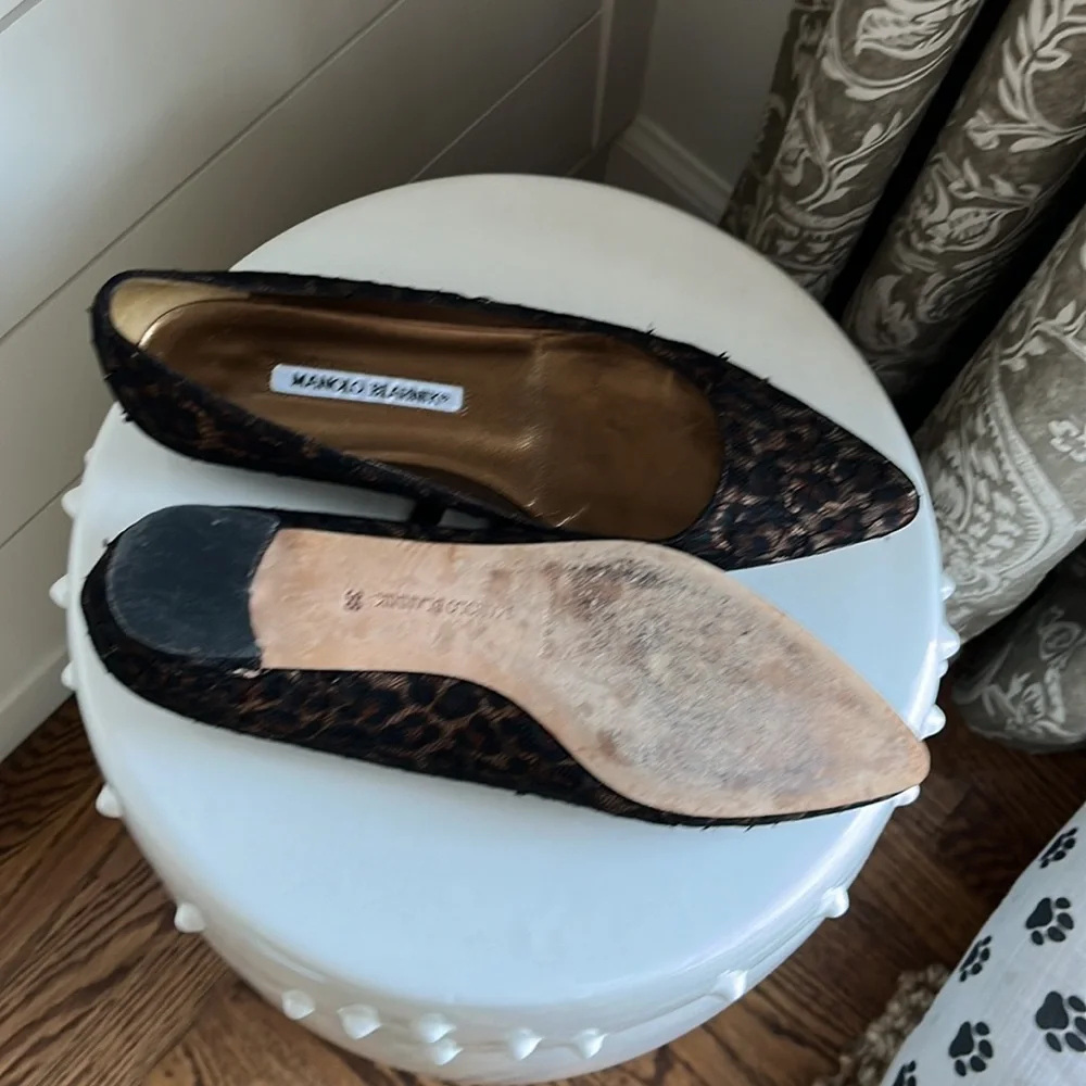 Manolo Blahnik Black and Brown Flats and Loafers with Pointed Toe Design
